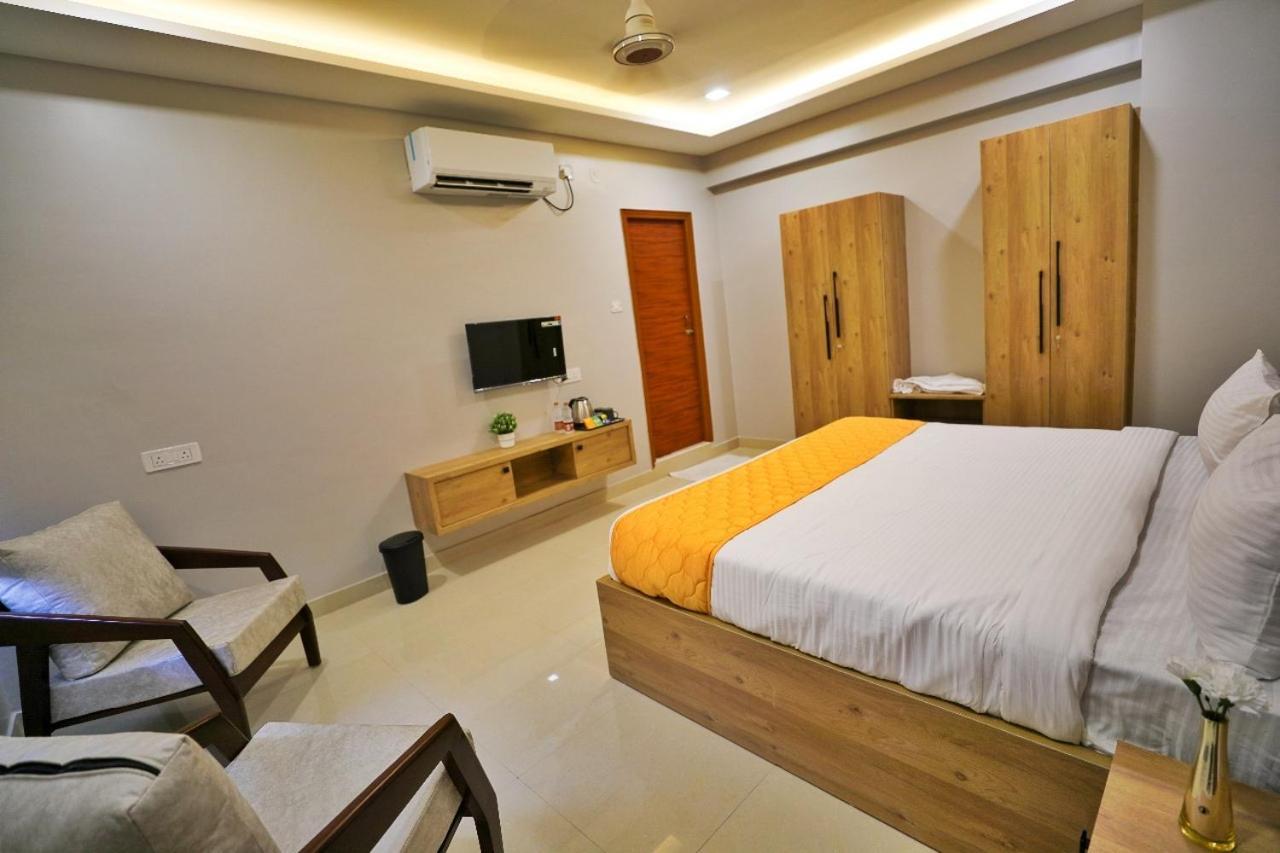 Hotel Ceasta, Beside Us Consulate Hyderabad, Gachibowli Gundipet Exterior foto